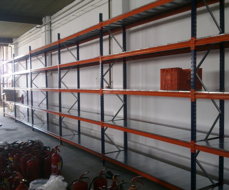 estanteria de media carga con estante metalico para almacenes